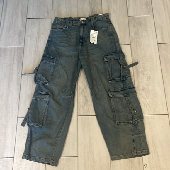 Zara Mid Rise Cargo Jeans - Picture 2 of 5